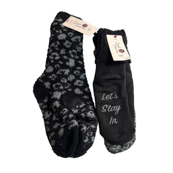 NWT Secret Treasures Lot of 4 Cozy Socks with Grips-Size 4-10 Christmas Gift - Picture 1 of 4